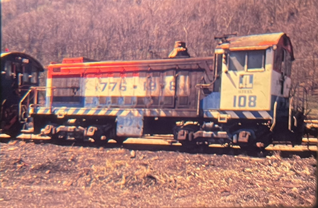 J &L Steel ALCO S-2 Locomotive In Bicentennial Colors - Original 35mm Slide J &L Steel ALCO S-2 Locomotive In Bicentennial Colors - Original 35mm Slide