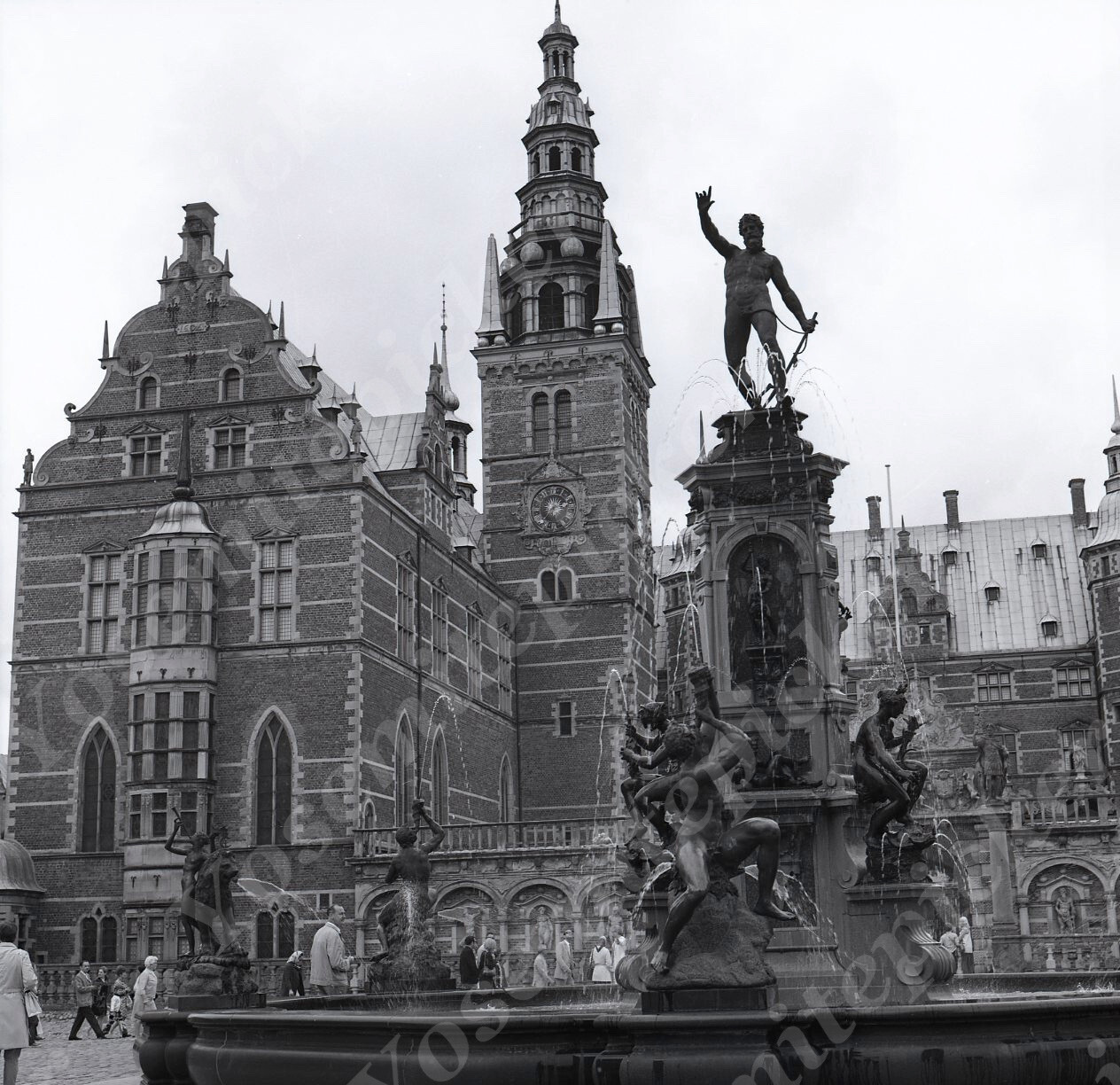 a16 Original Negative 1970  Frederiksborg Castle / Fountain Statue 594a