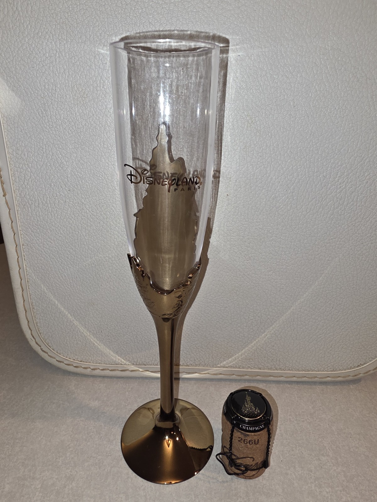 Disneyland Paris Champagne Flute Glass GOLD Sleeping Beauty Castle With Cork. Disneyland Paris Champagne Flute Glass GOLD Sleeping Beauty Castle With Cork.