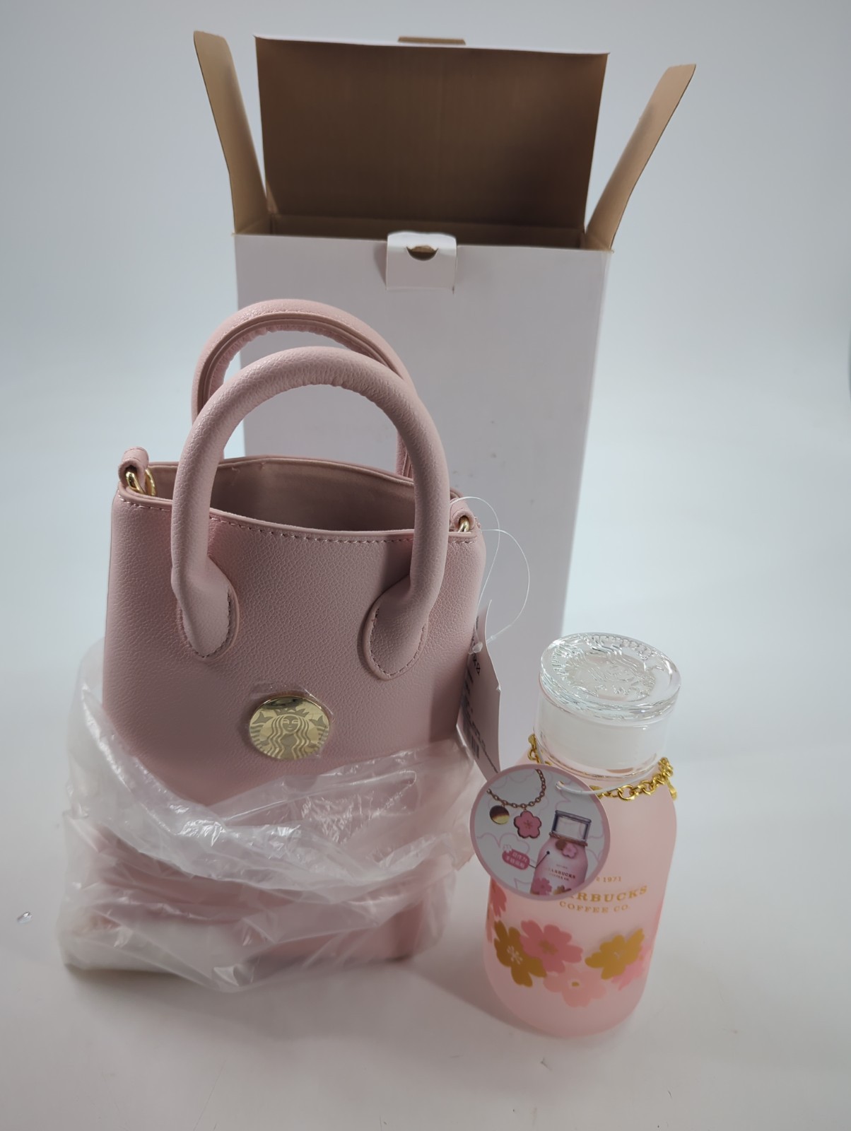 Starbucks 2021 China Pink Sakura 13oz Glass Cup With Handbag Starbucks 2021 China Pink Sakura 13oz Glass Cup With Handbag