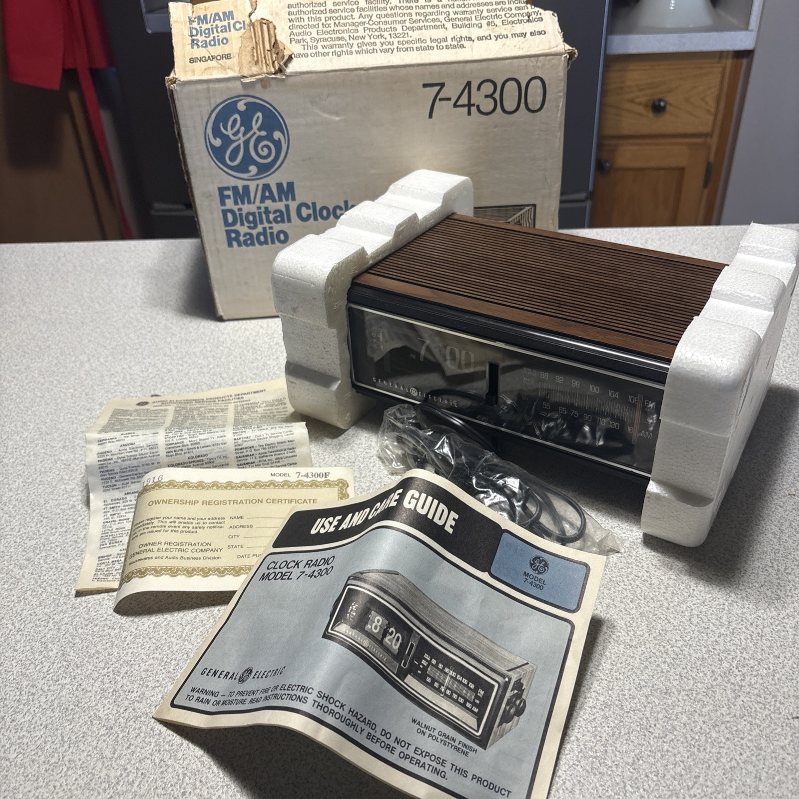 Vintage 80s General Electric GE 7-4300 Flip Alarm Clock Working Mint Condition Vintage 80s General Electric GE 7-4300 Flip Alarm Clock Working Mint Condition