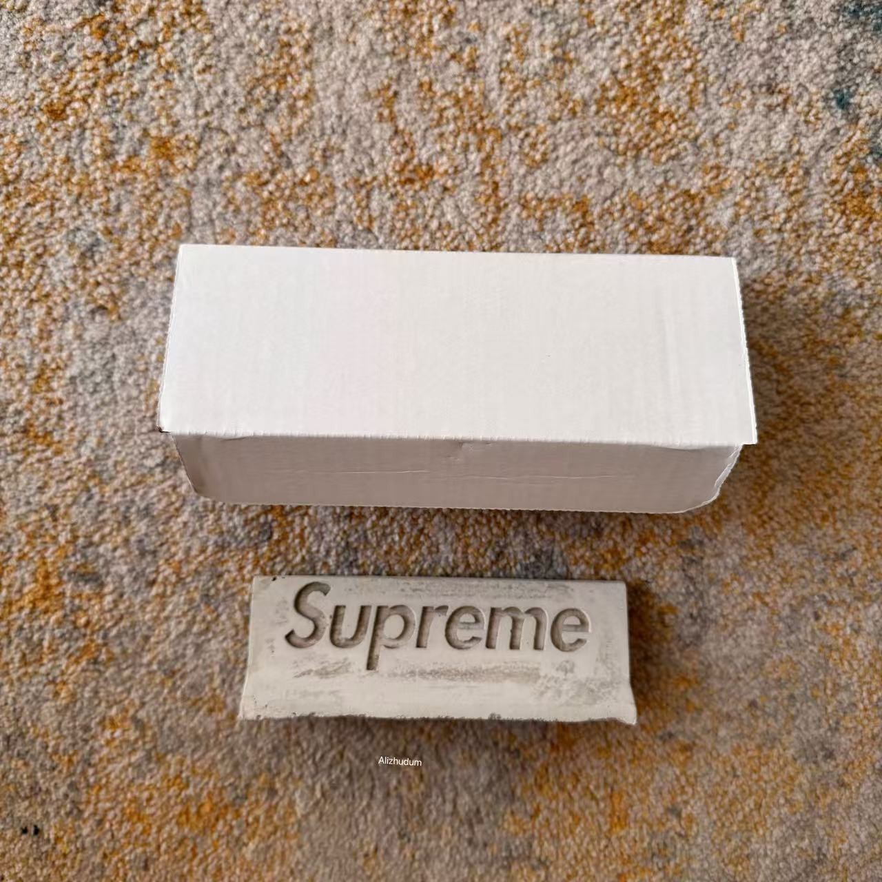 SUPREME SS26 MINI MATERIALS 1:12 SCALE JERSEY BARRIER CONCRETE BOX LOGO