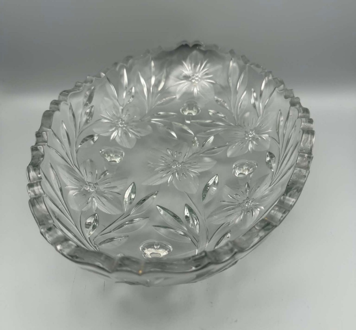 VINTAGE 1950s Crystal Clear Etched Glass Oval Foot Bowl w/ 5-Petal Flowers - 12\