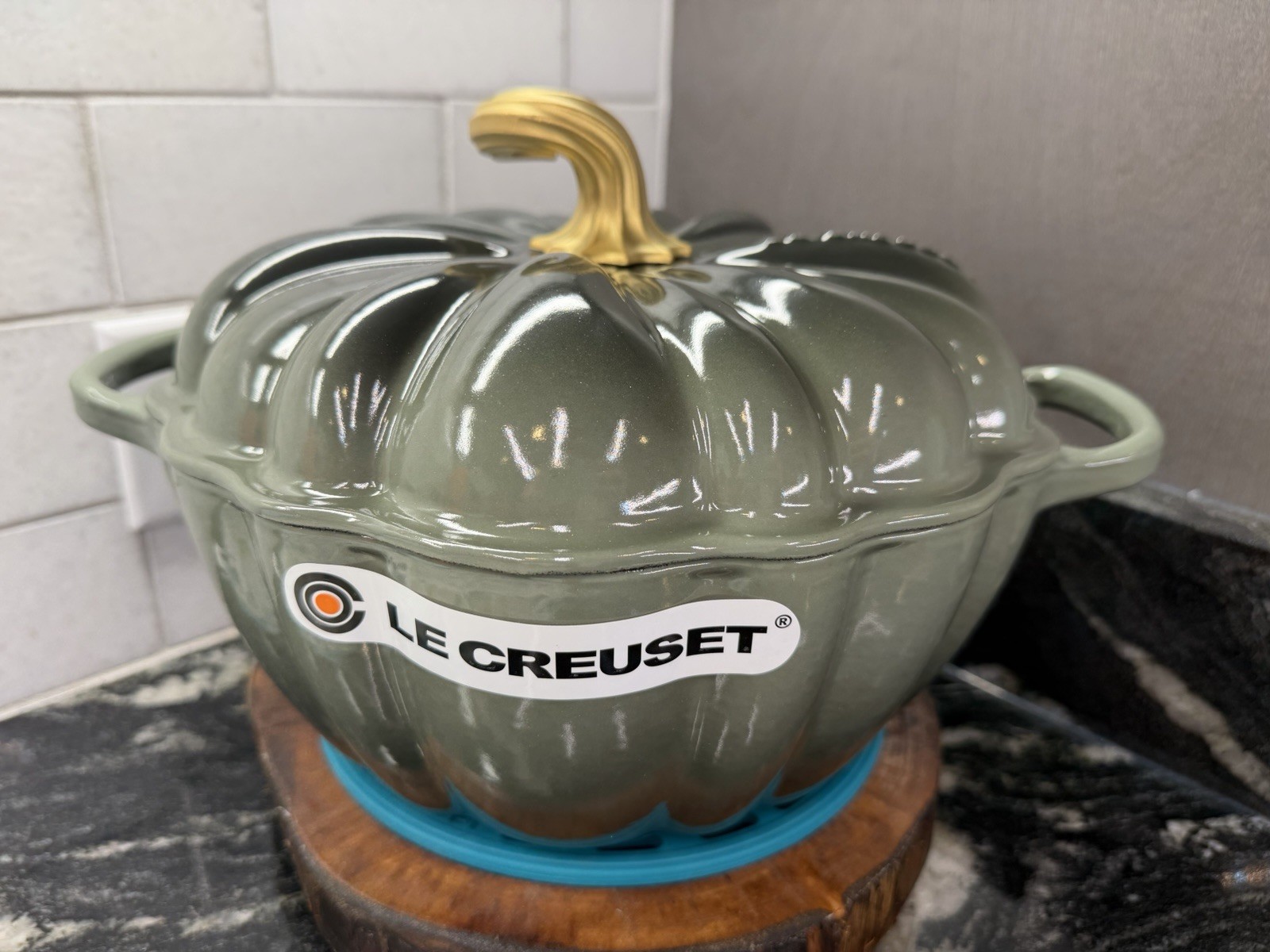 Le Creuset Pumpkin Cocotte Thyme 4 Qt Enameled Cast Iron Dutch Oven NEW NIB