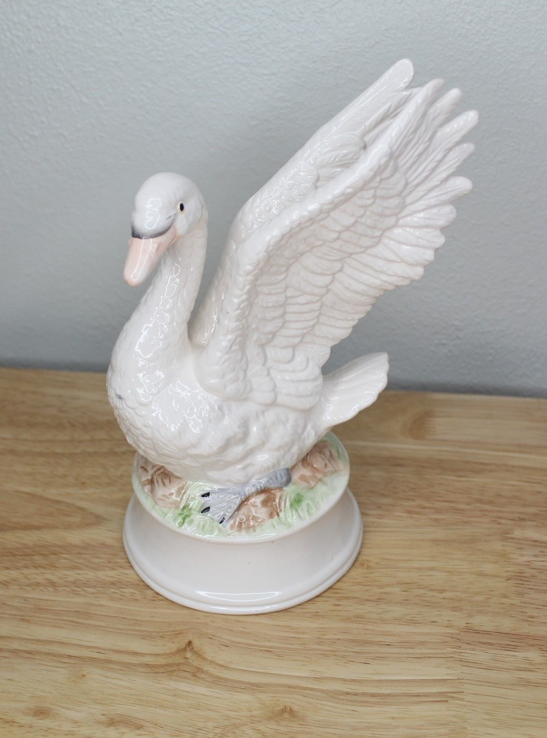 Ron Gordon Designs Swan Musical Figurine – Plays “Somewhere Over the Rainbow”