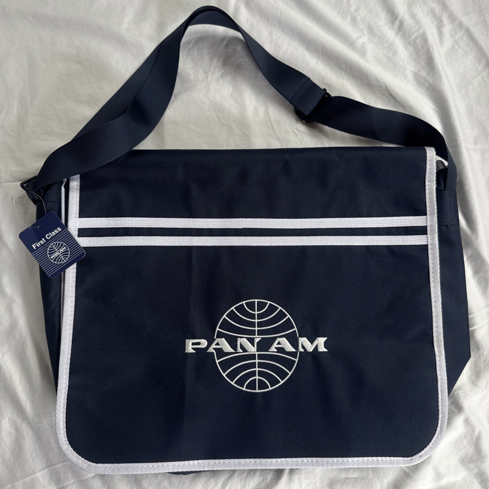 Pan Am Retro Messenger Bag Navy White NWT Crossbody Laptop Airline Travel Bag Pan Am Retro Messenger Bag Navy White NWT Crossbody Laptop Airline Travel Bag