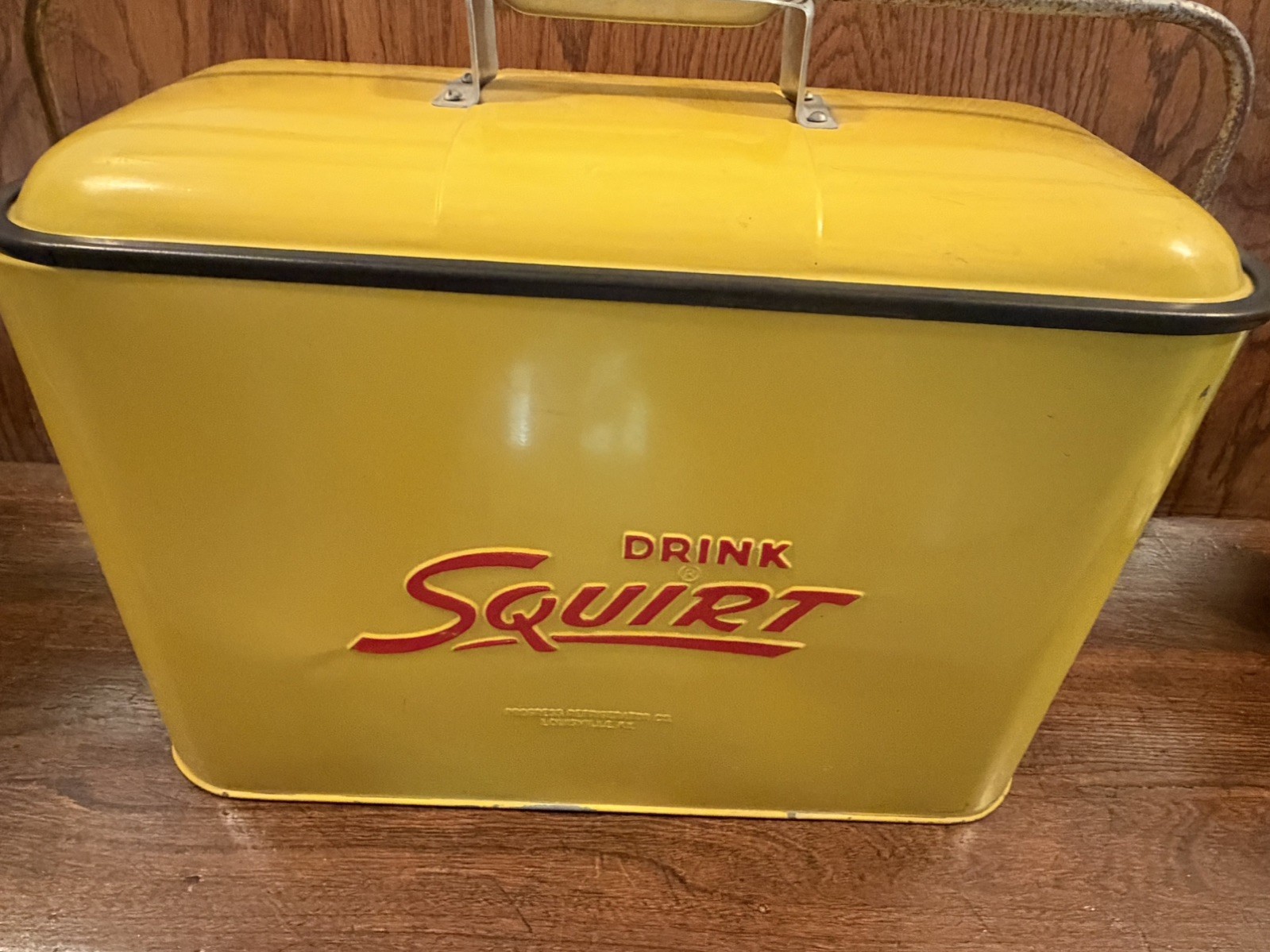 RARE VINTAGE 1950'S METAL DRINK SQUIRT SODA COOLER ICE CHEST SIGN WITH TRAY NICE RARE VINTAGE 1950'S METAL DRINK SQUIRT SODA COOLER ICE CHEST SIGN WITH TRAY NICE