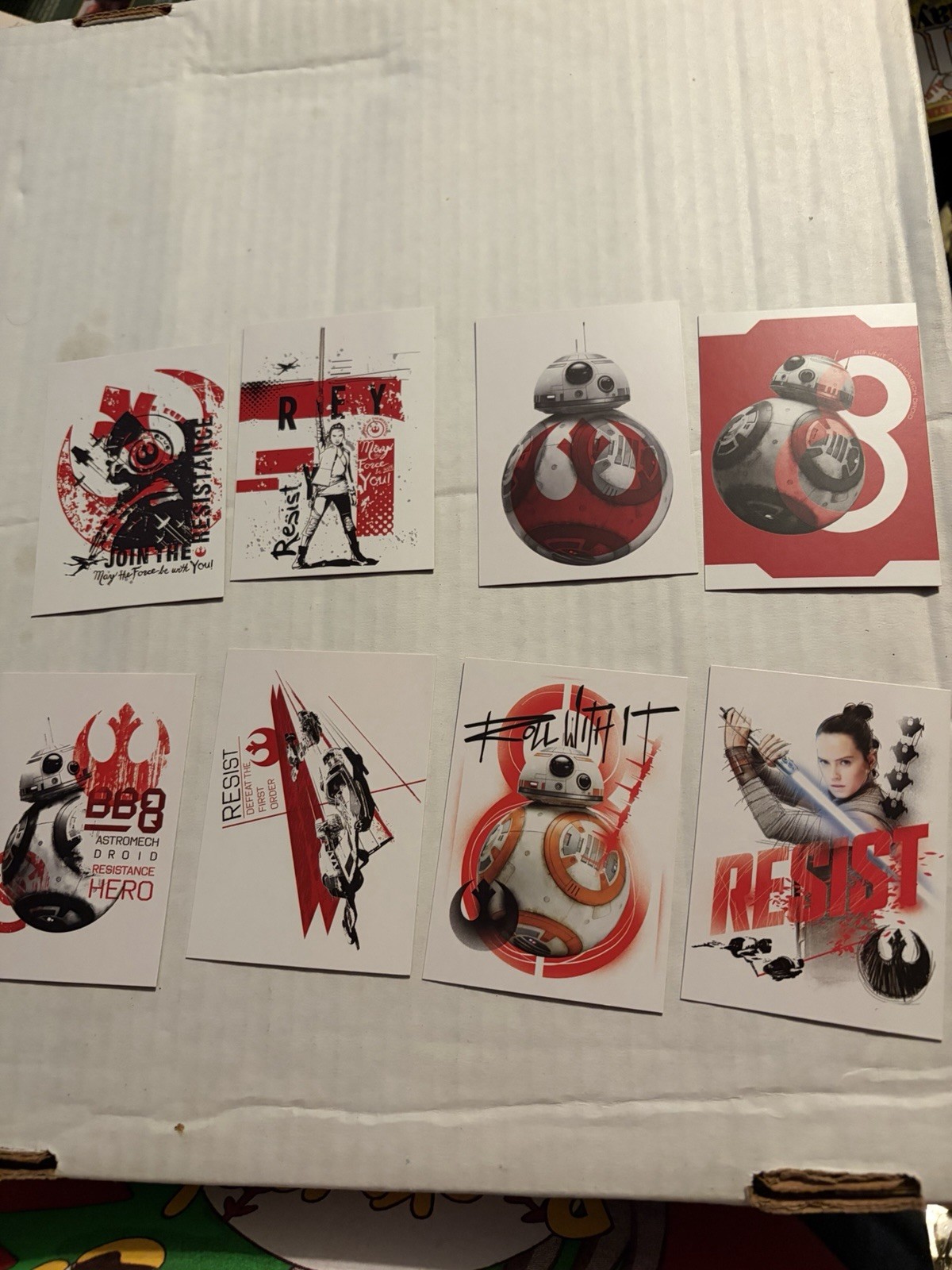 COMPLETE INSERT SET - 2017 TOPPS STAR WARS: THE LAST JEDI RESIST (8 CARDS)