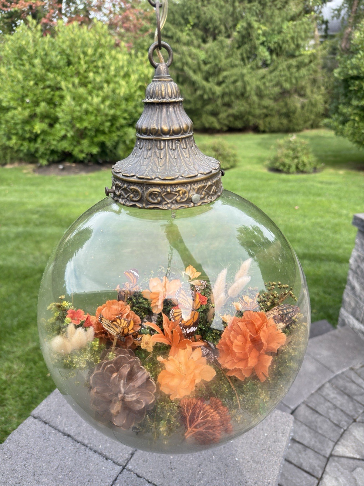VTG 1974 Hanging Glass Globe Terrarium Swag Lamp Butterfly Floral Diorama 11”