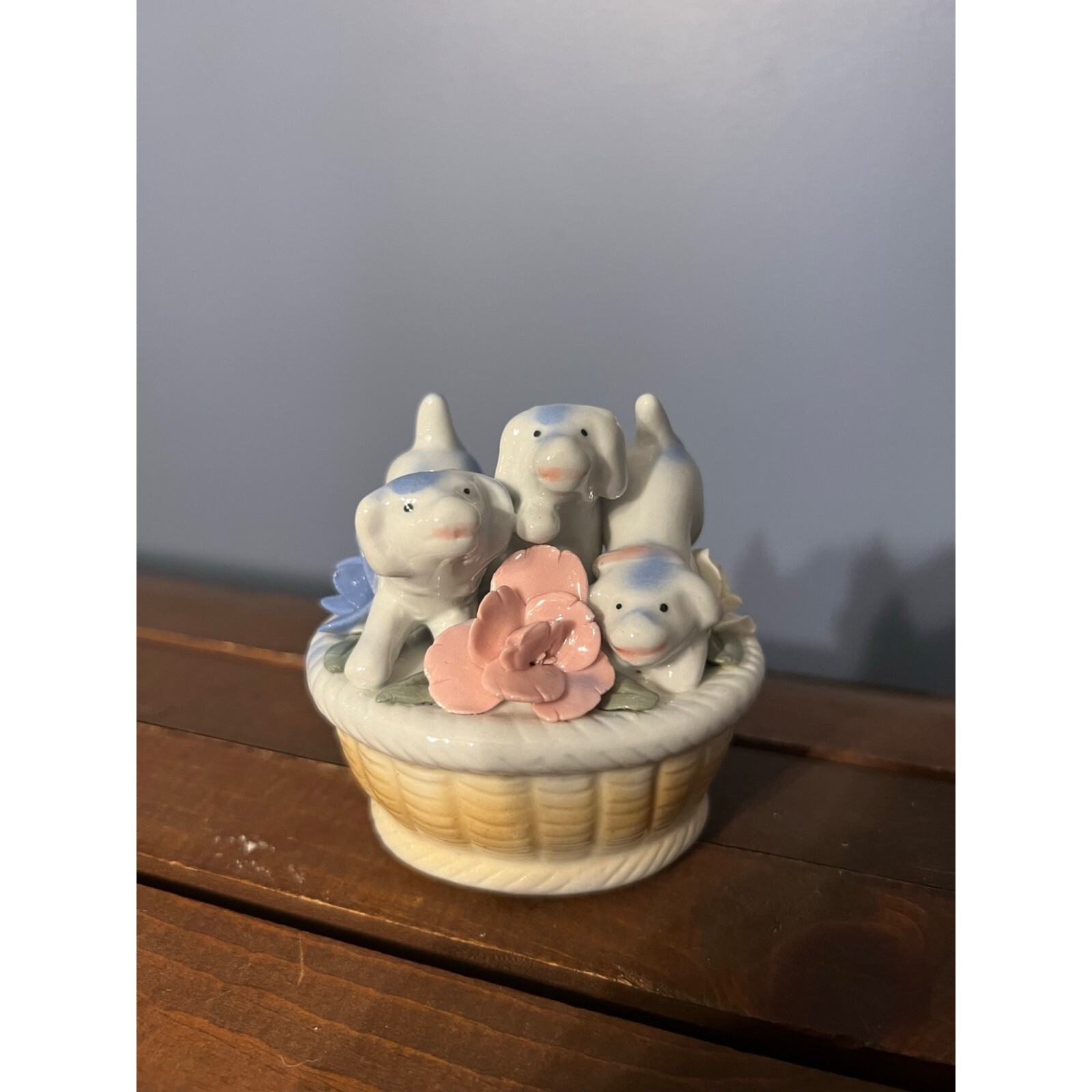 Vintage Porcelain Figurine 3 Blue & White Puppies In Basket With Flowers 3\