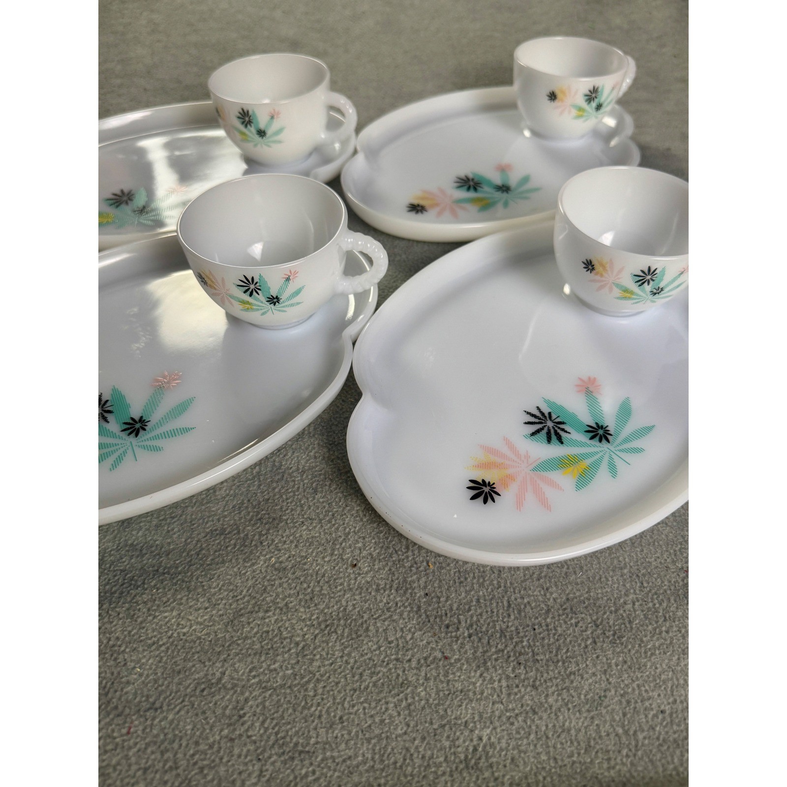 Vintage Federal Glass Milk Glass Snack Set 8pc Atomic Leaf Petal Plates Cups Vintage Federal Glass Milk Glass Snack Set 8pc Atomic Leaf Petal Plates Cups