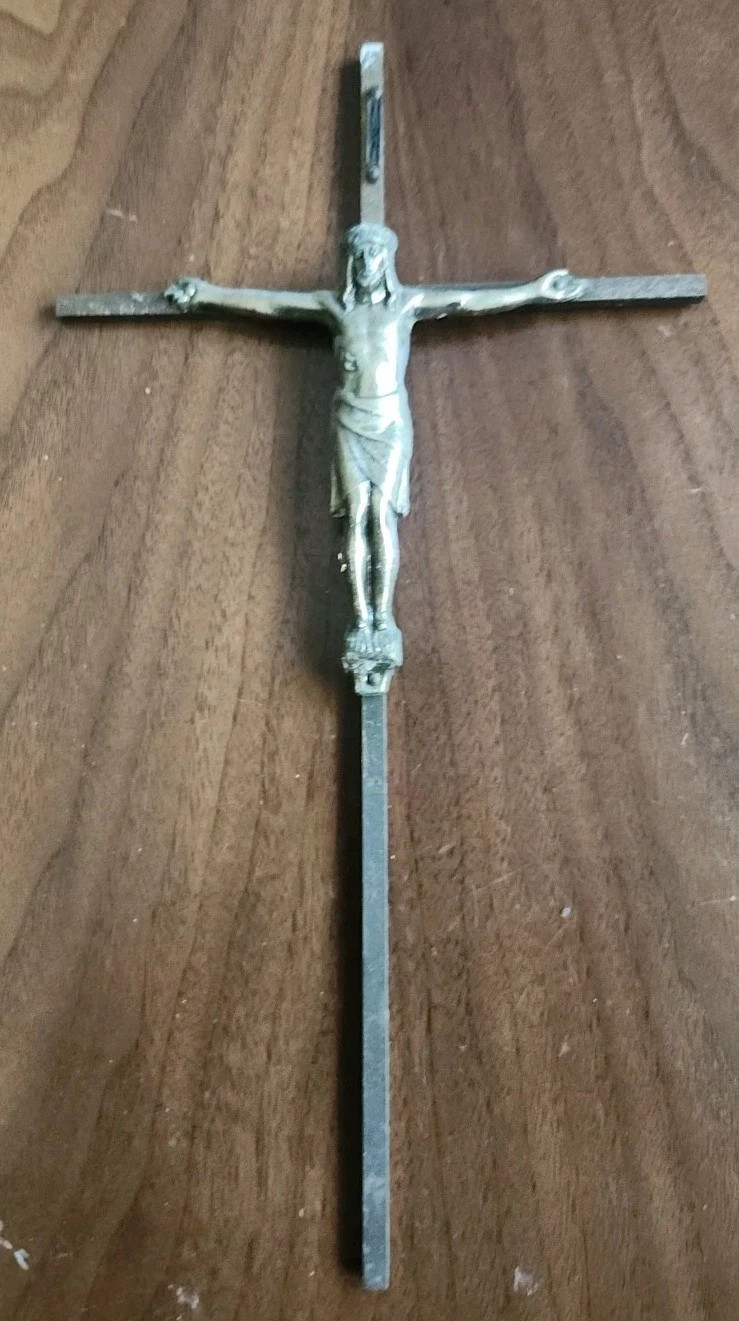Vintage INRI Brass 10\ Vintage INRI Brass 10\