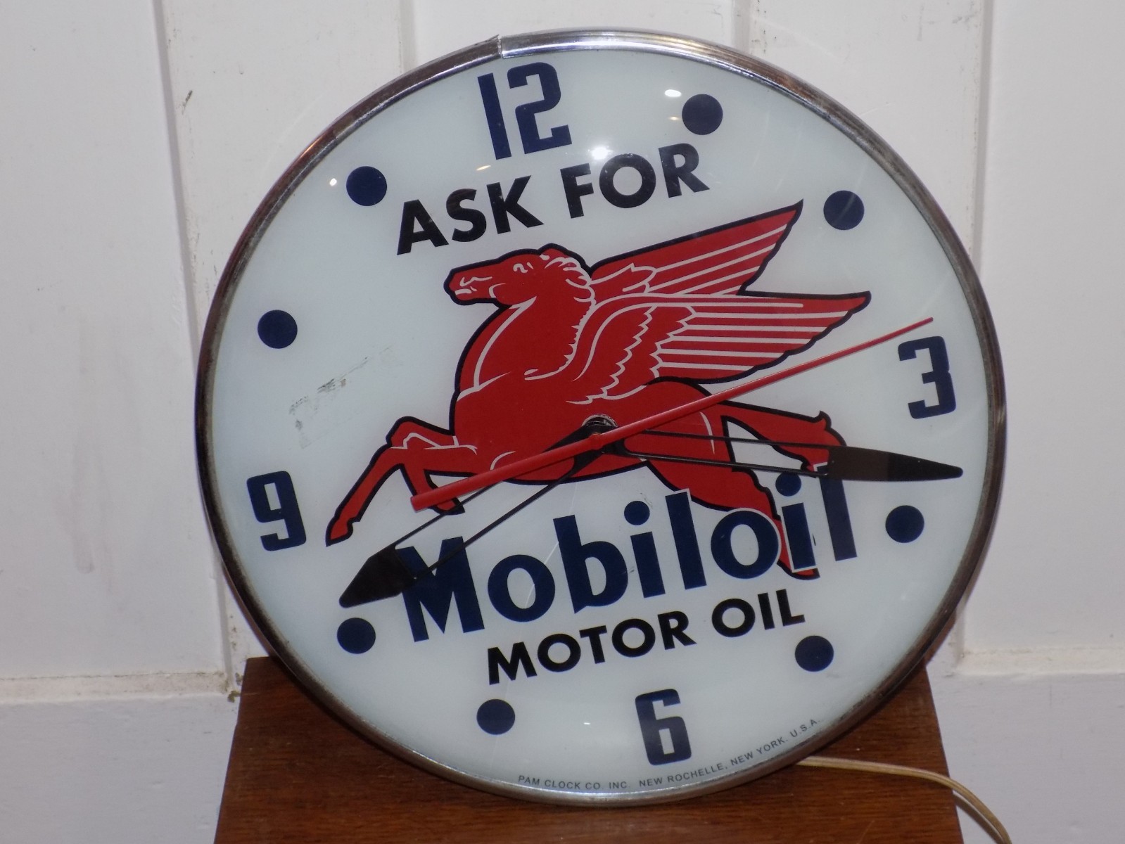 Vintage Ask For Mobiloil Pegasus Pam Clock Works. Vintage Ask For Mobiloil Pegasus Pam Clock Works.