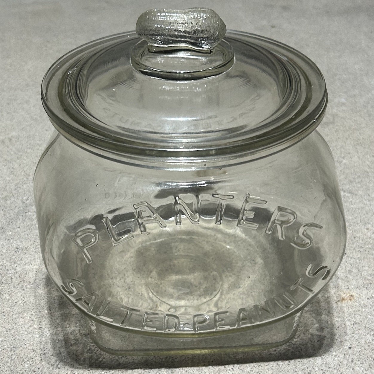 RARE VTG 1930'S PLANTERS PEANUTS GLASS FOOTBALL COUNTER JAR ORIGINAL LID RARE VTG 1930'S PLANTERS PEANUTS GLASS FOOTBALL COUNTER JAR ORIGINAL LID