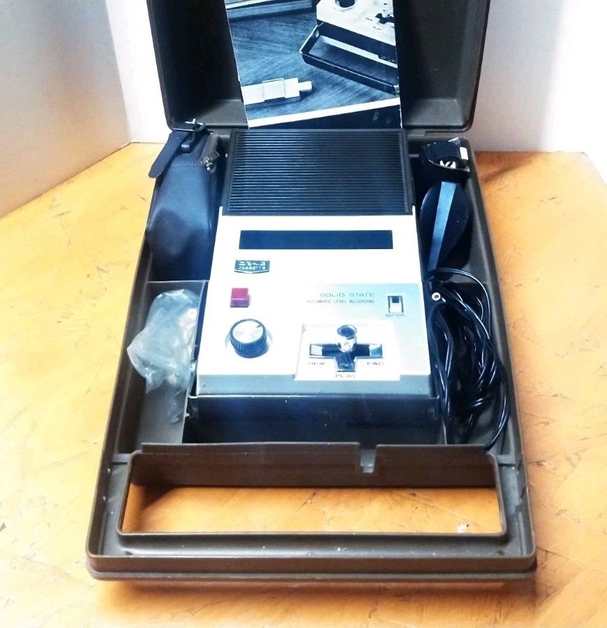Vintage Craig Solid State Cassette Recording Player w/Travel Case & Accessories