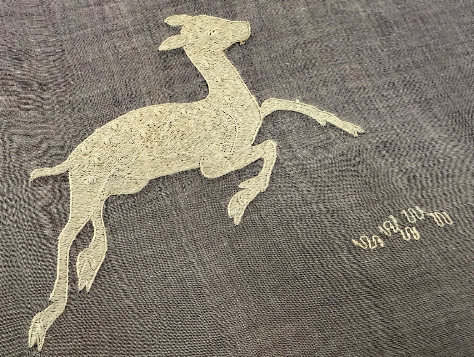 Vintage Madeira Hand Embroidered Linen Organza Teacloth Tablecloth Deer B240 Vintage Madeira Hand Embroidered Linen Organza Teacloth Tablecloth Deer B240