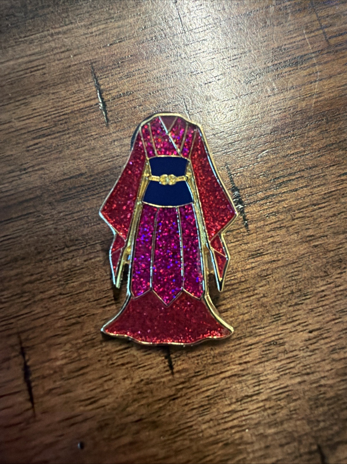 Disney Loungefly Princess Dresses Mulan Bridal Red Glitter Wedding Dress Pin