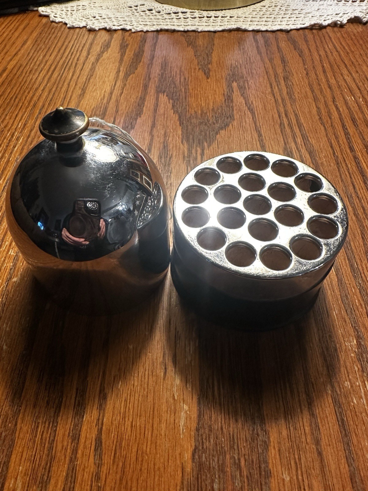 Vintage Silver Metal Lidded Art Deco cigarette dispenser Vintage Silver Metal Lidded Art Deco cigarette dispenser