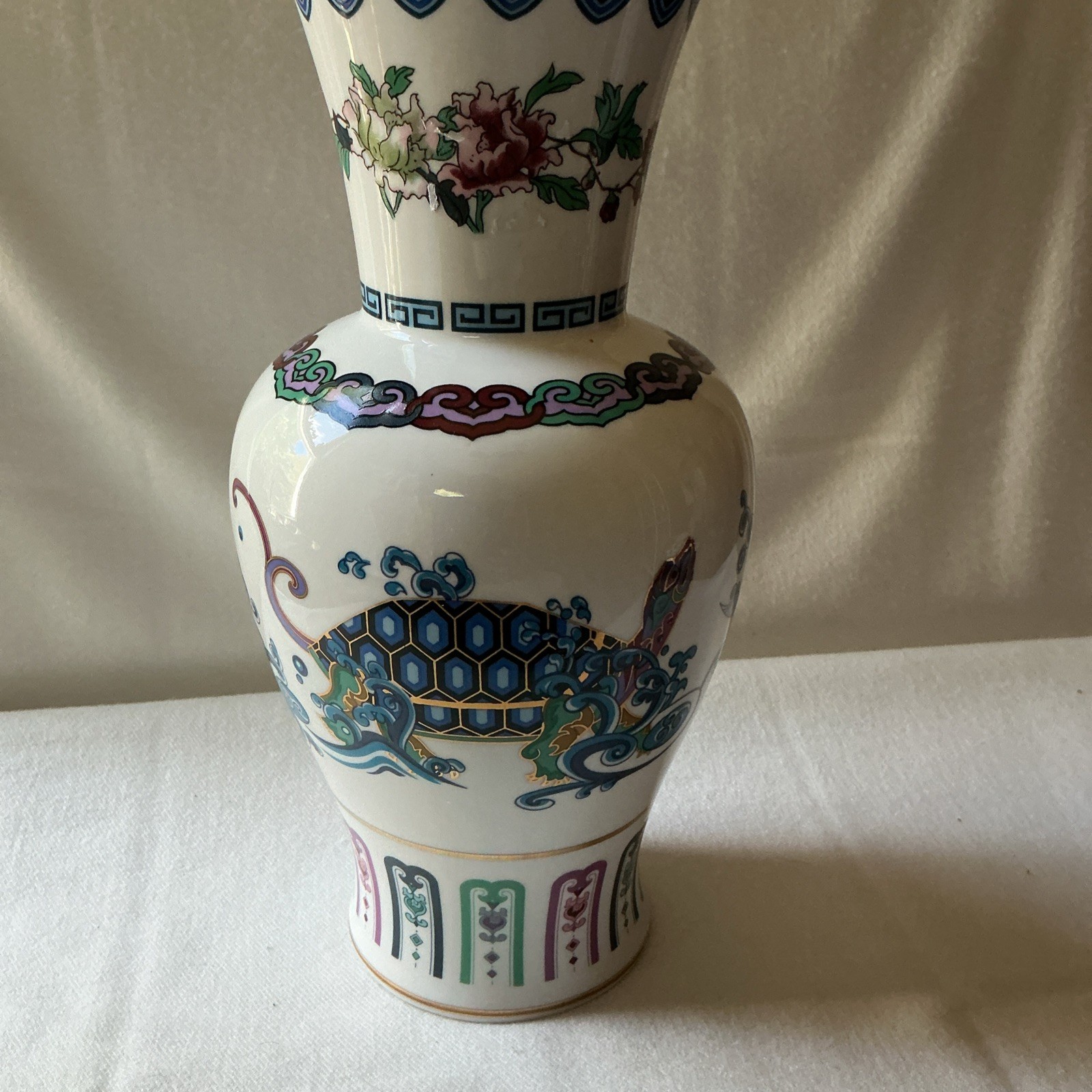 This Is A VTG 1986 Franklin Mint “ The Journey Of The Heavenly Tortoise”  Vase.