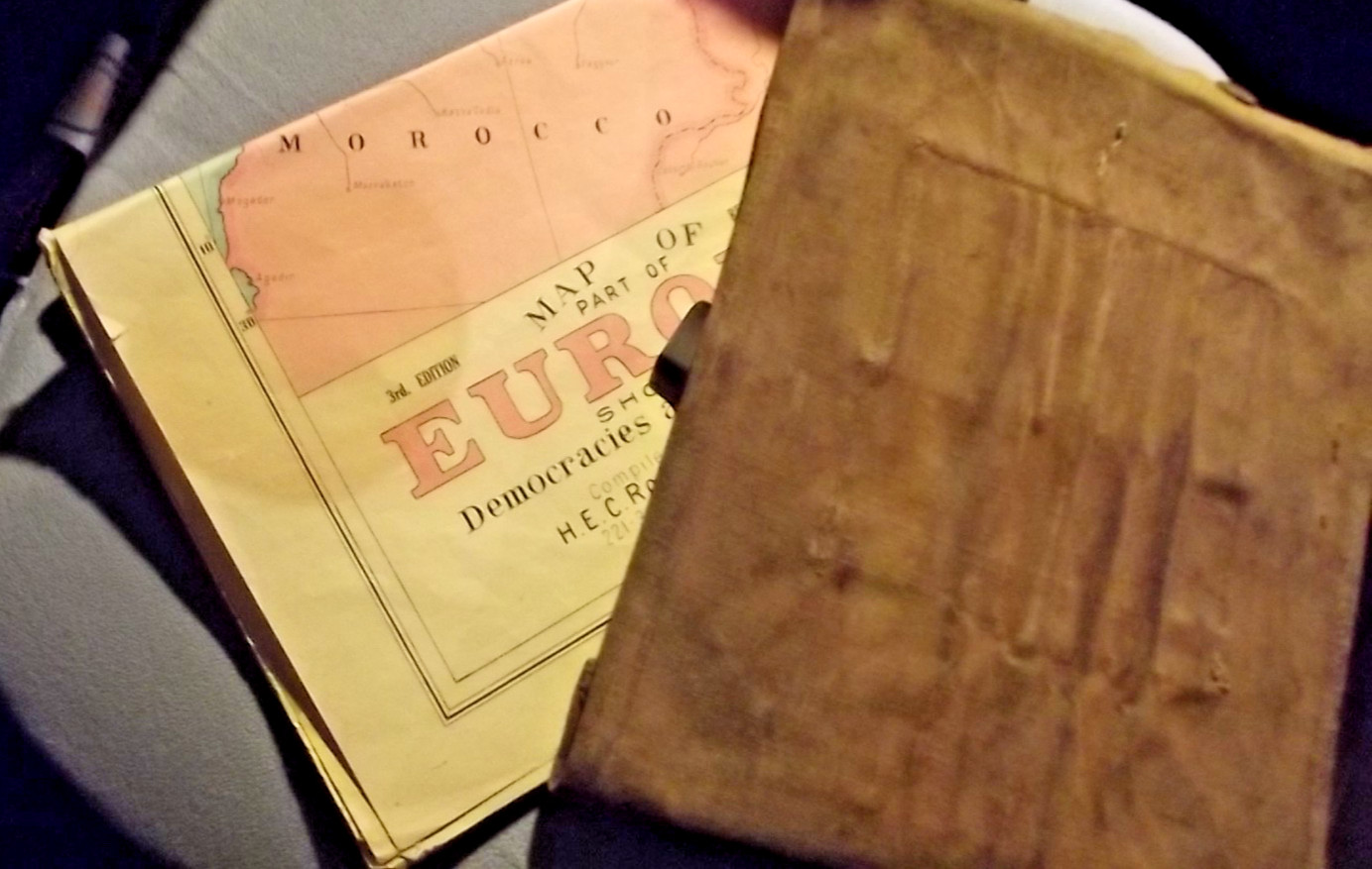 WW2 /AUSTRALIA 1942 MILITARY MAP HOLDER & MAP OF EUROPE / HEC ROBINSON / SYDNEY WW2 /AUSTRALIA 1942 MILITARY MAP HOLDER & MAP OF EUROPE / HEC ROBINSON / SYDNEY