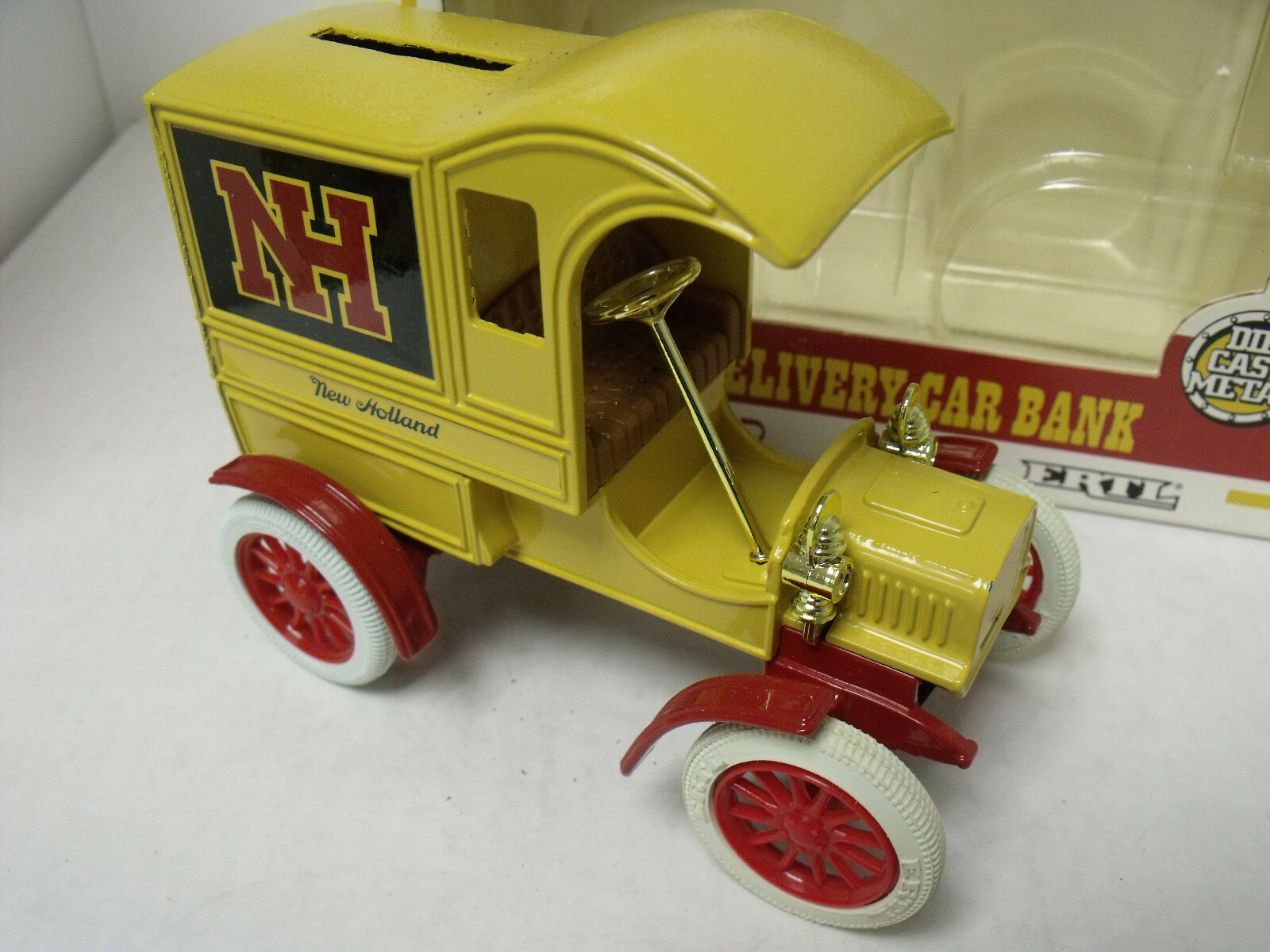 ERTL1:25 REPLICA FORD,1905 FIRST DELIVERY CAR, BANK, NEW HOLLAND, EXCCOND, W/BOX