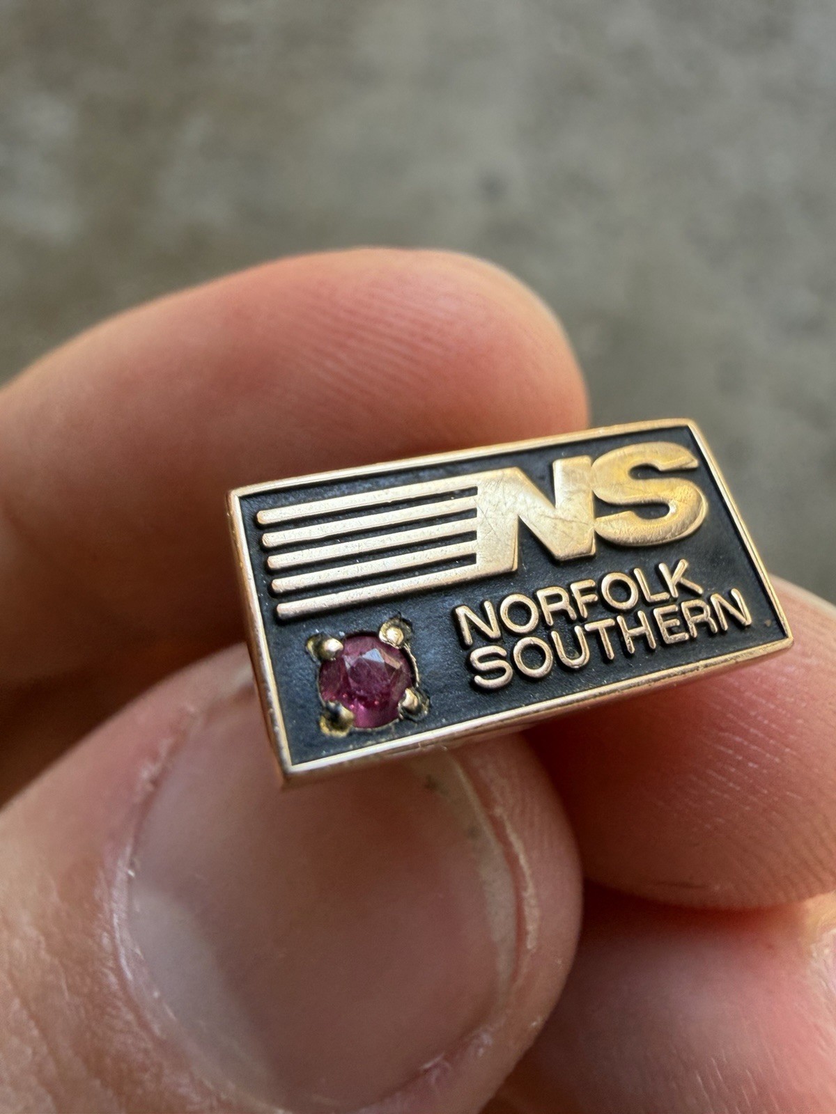 Vintage 10k Yellow Gold W/ Ruby Norfolk Southern Railroad 20 Yr Service Tie Pin