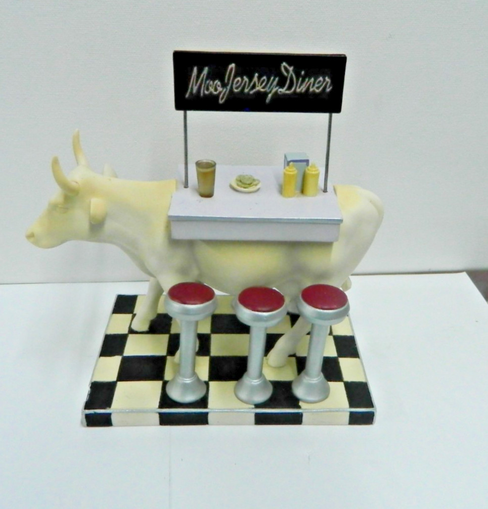 Vintage 2001 COW PARADE 9136 MOO JERSEY DINER Figurine