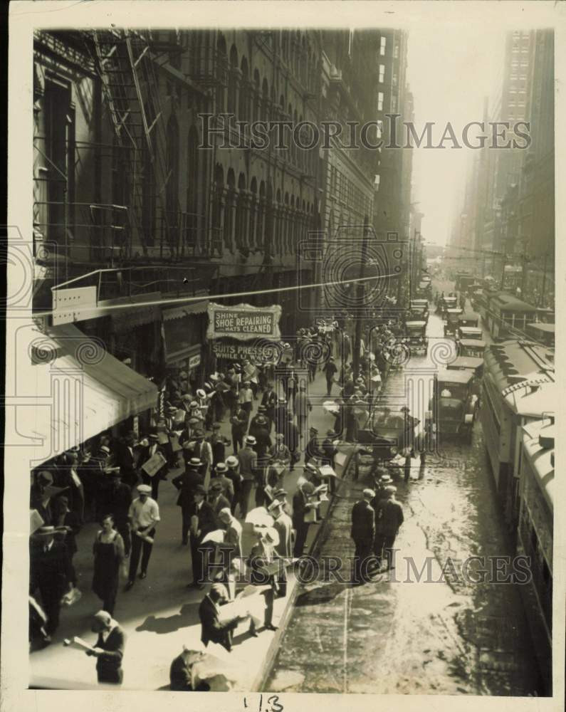 1925 Press Photo Workers View 1925 Press Photo Workers View