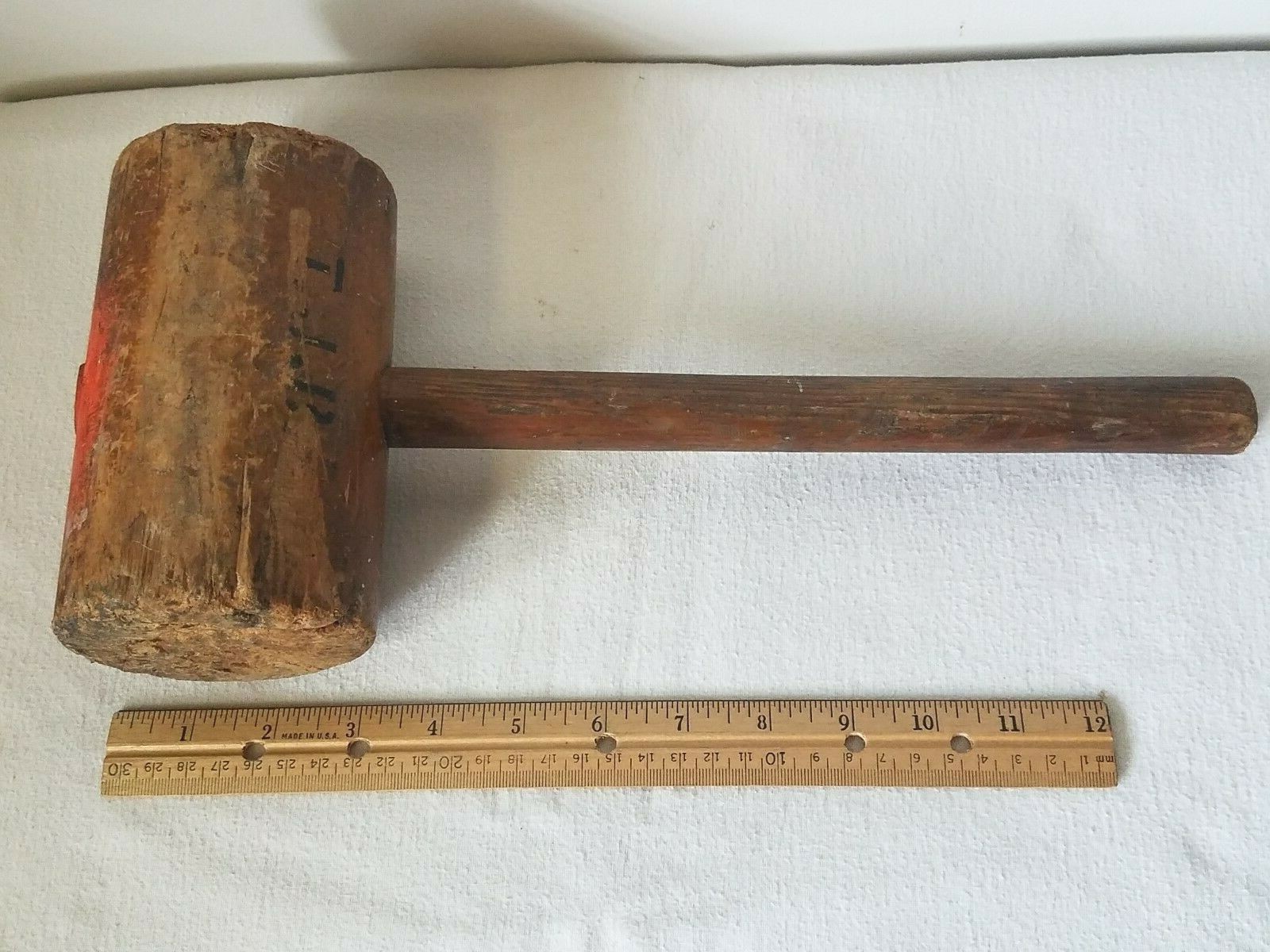 ANTIQUE PRIMITIVE CARPENTER'S WOODEN MALLET 1 POUND 12 OZ. ANTIQUE PRIMITIVE CARPENTER'S WOODEN MALLET 1 POUND 12 OZ.