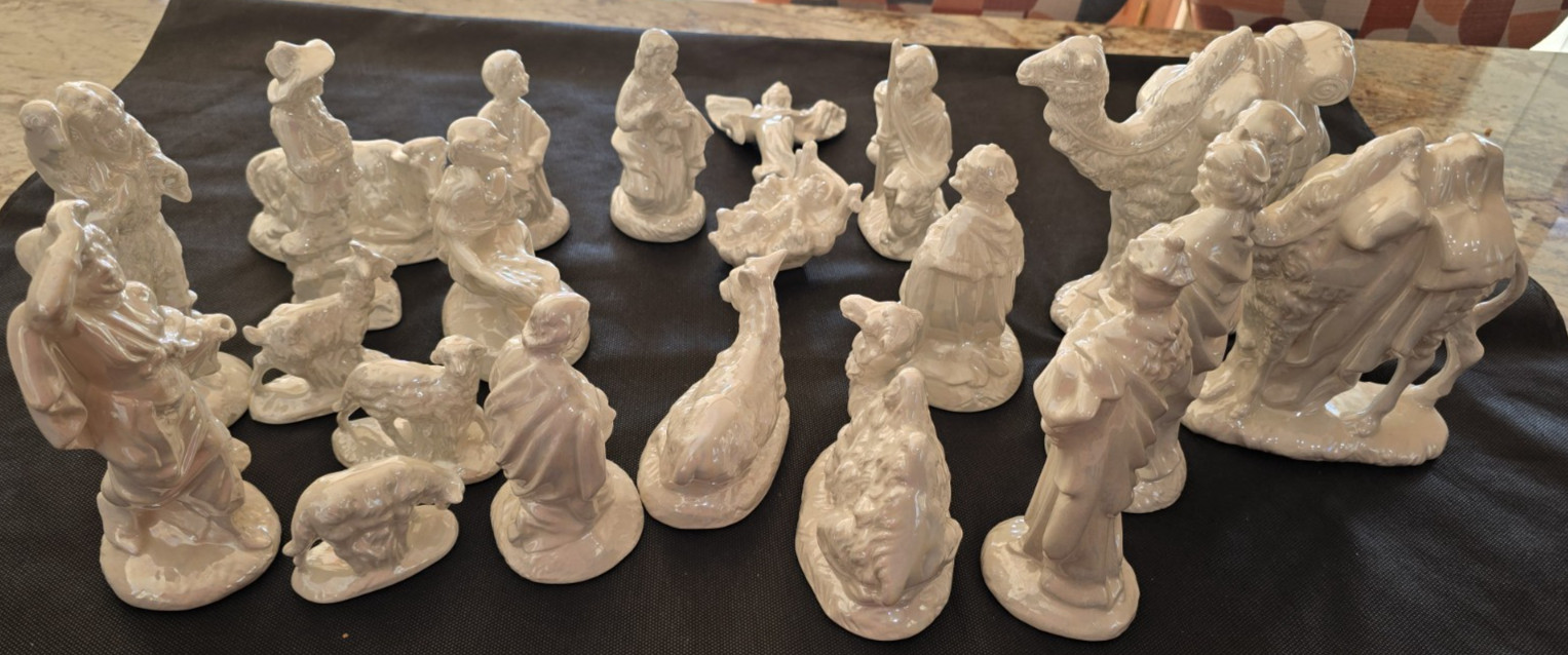 RARE Vtg. Large Pearlized White Porcelain 21 Piece Nativity Set Table Top, 8 RARE Vtg. Large Pearlized White Porcelain 21 Piece Nativity Set Table Top, 8