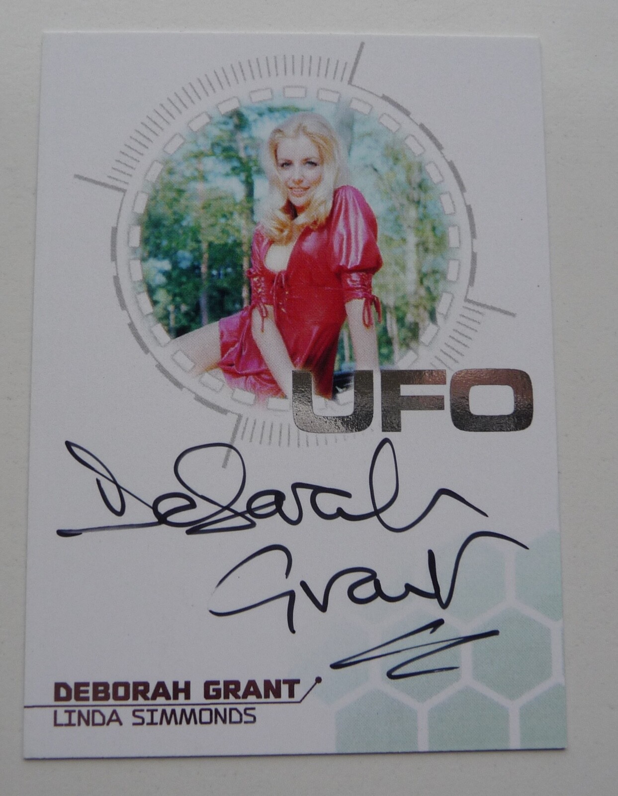 UFO series 3 - SILVER FOIL AUTO CARD DG2, DEBORAH GRANT - UNSTOPPABLE CARDS