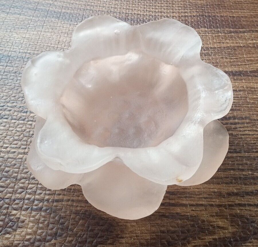 Dorothy Thorpe Frost Resin Lucite Acrylic Flower Bowl