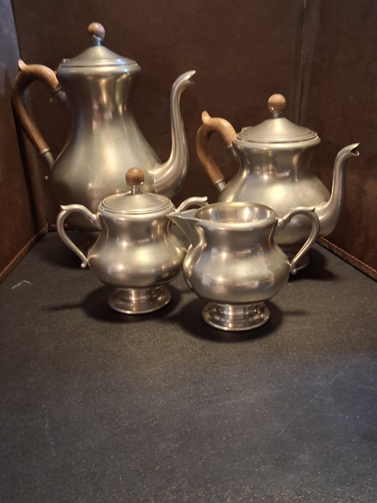 VINTAGE ROYAL HOLLAND PEWTER COFFEE/TEA SET 4PC SET WOOD HANDLES VINTAGE ROYAL HOLLAND PEWTER COFFEE/TEA SET 4PC SET WOOD HANDLES