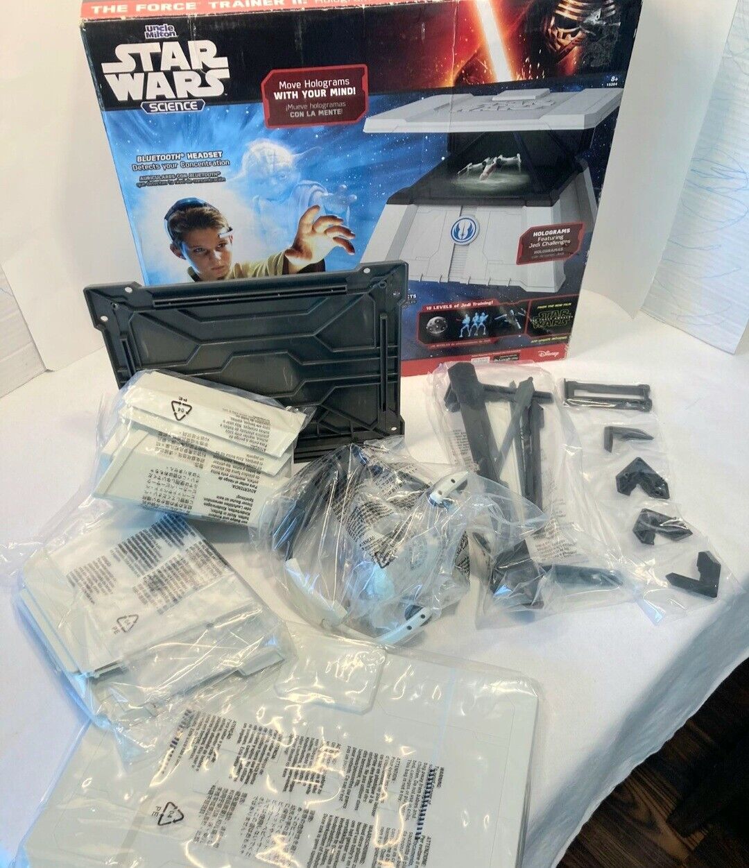 2015 Uncle Milton Star Wars Science The Force Trainer II Hologram Experience 
