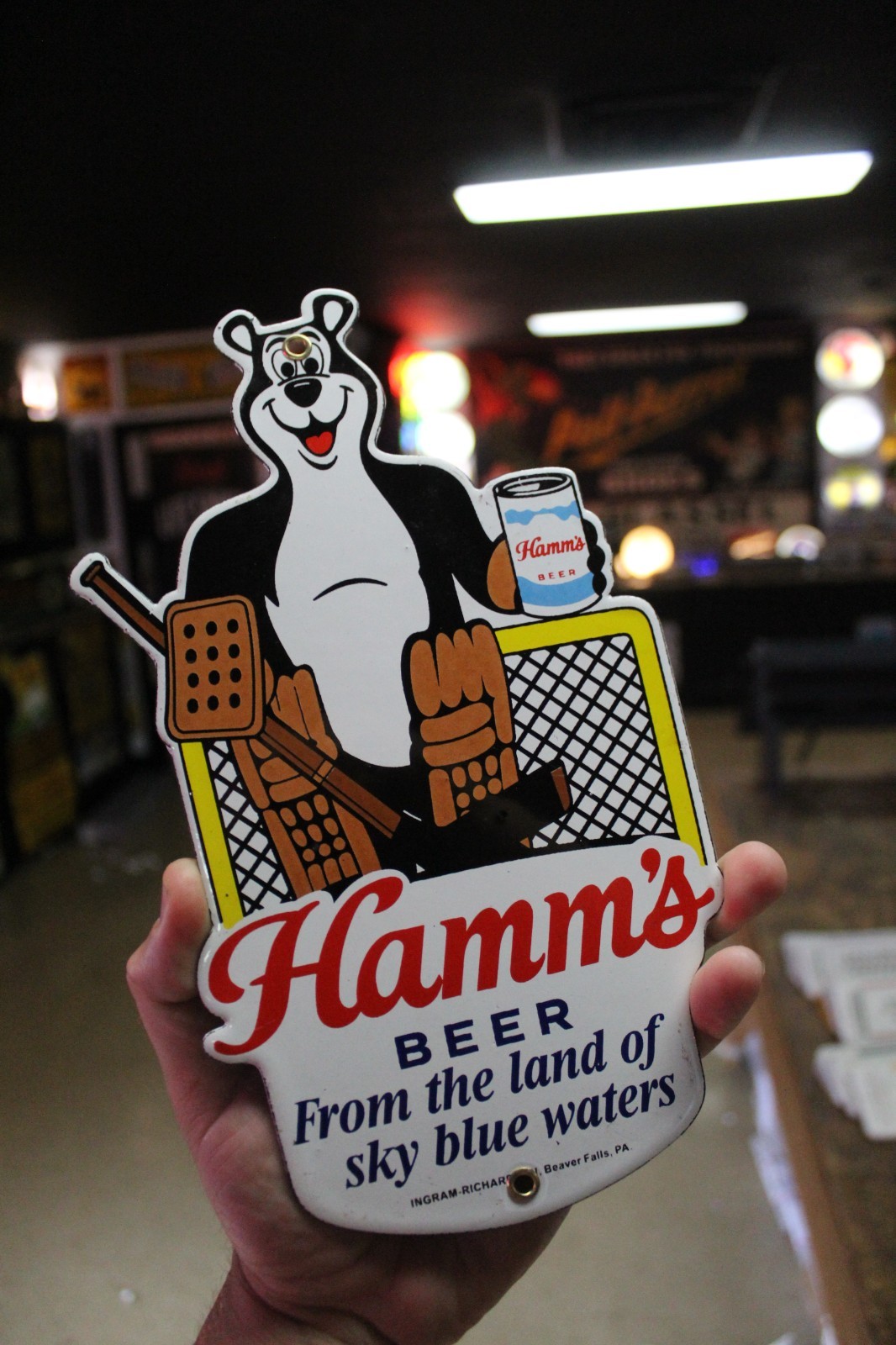 RARE HAMM\'S BEER BEAR DEALER PORCELAIN METAL SIGN MINNESOTA LAND WATER HOCKEY RARE HAMM\'S BEER BEAR DEALER PORCELAIN METAL SIGN MINNESOTA LAND WATER HOCKEY