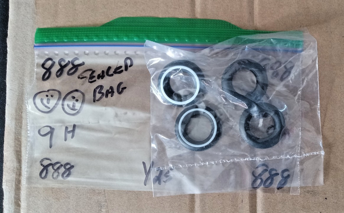 AMT Real Nice FOUR (4) White Wall Tires  1/25 SCALE   PACKAGE # 888 sealed BAG #