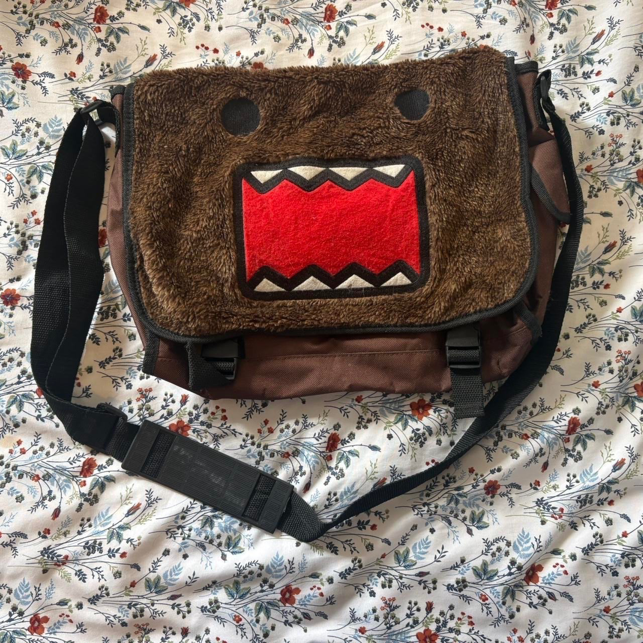 *VERY RARE* DOMO KUN Collector 12 x 15 Messenger Bag 2011 Buckles & Strap Brown