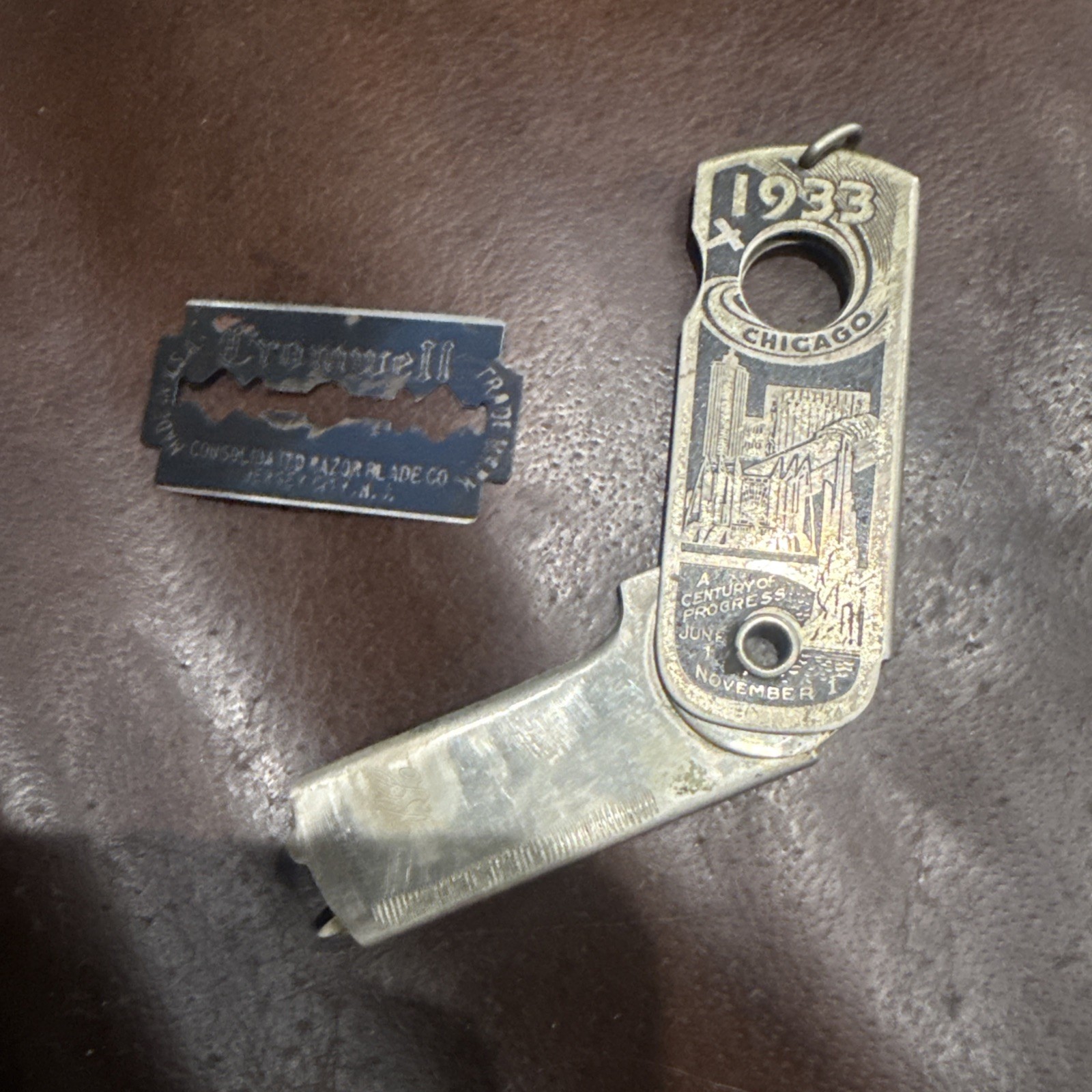 Vintage 1933 Chicagos Worlds Fair Chicago Exposition Cigar Cutter W/ Razorblade?