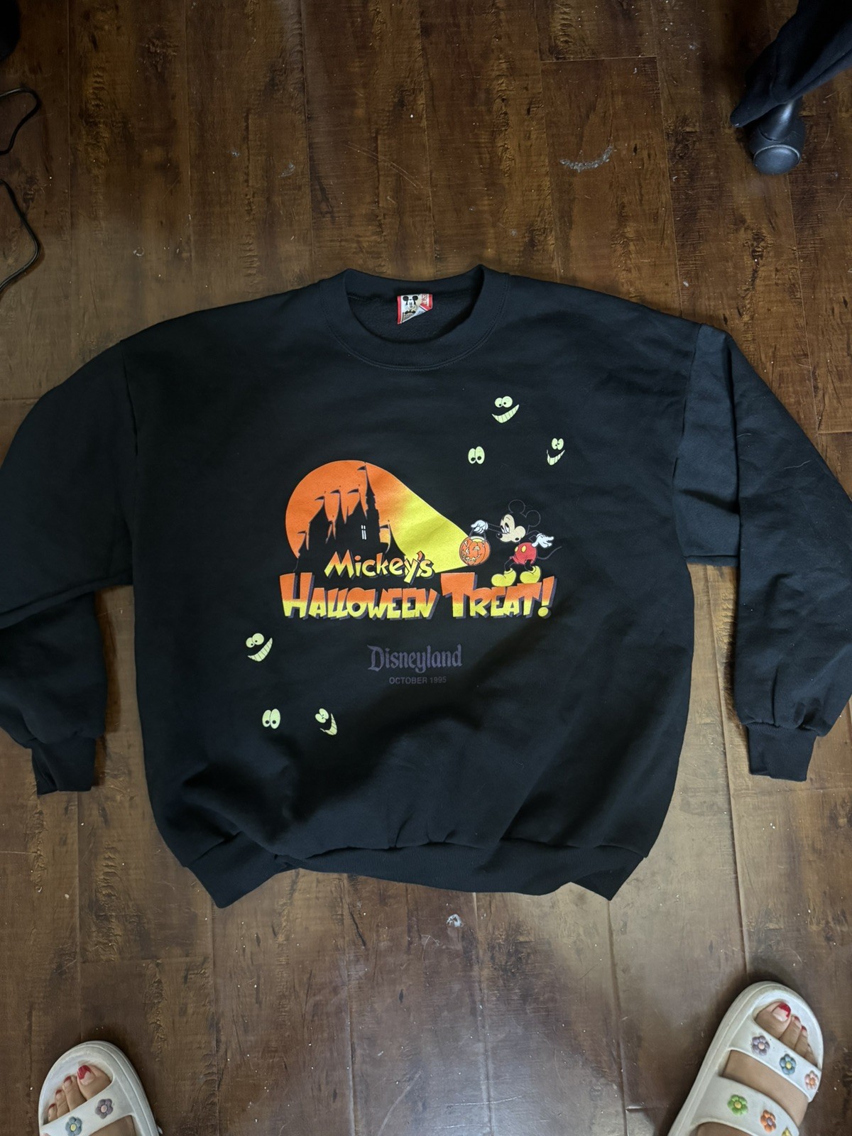 Vintage 1995 Disneyland Mickey's Halloween Treat Sweatshirt Disney One Size NWT