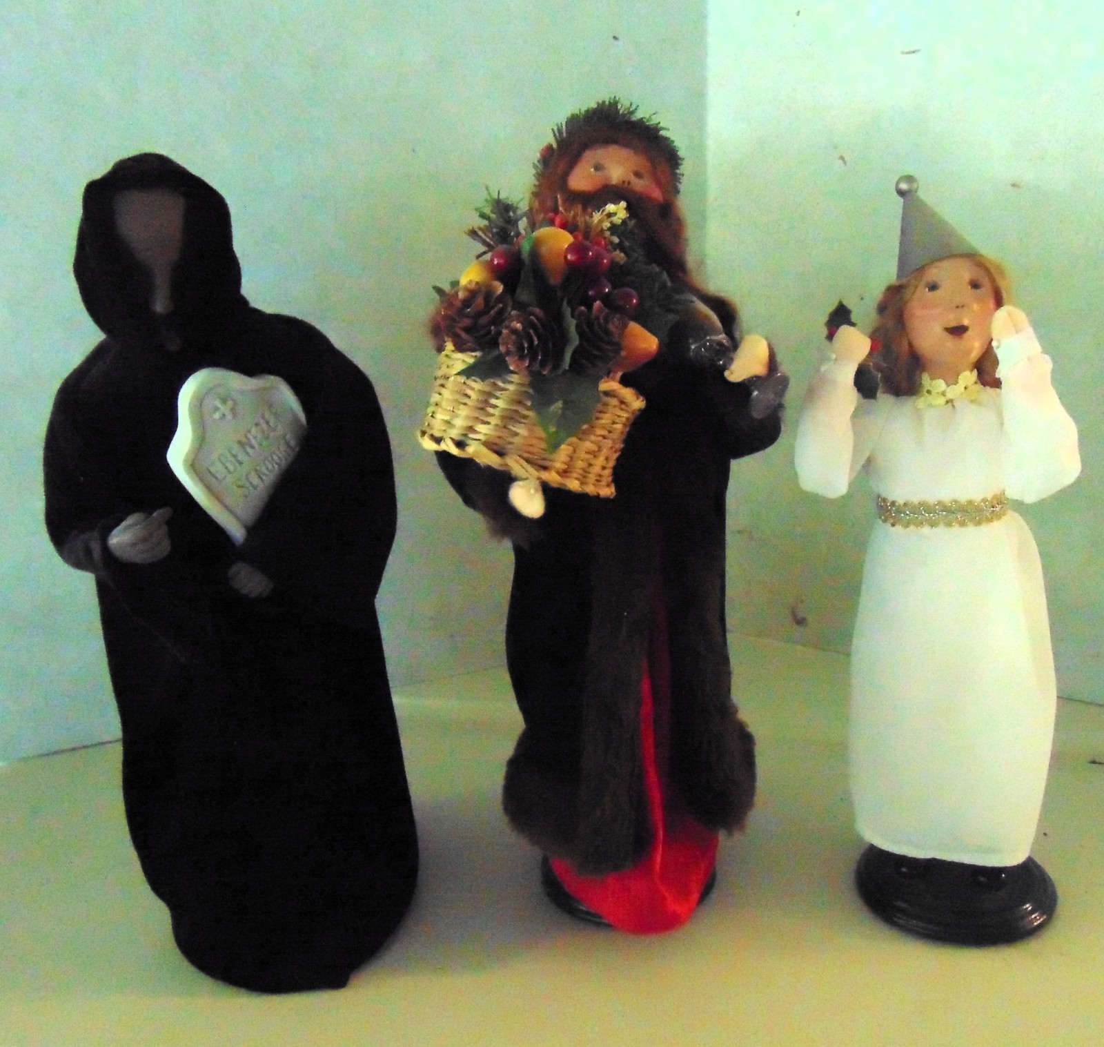 Byers Choice “A Christmas Carole” The Spirits of Christmas set of 3