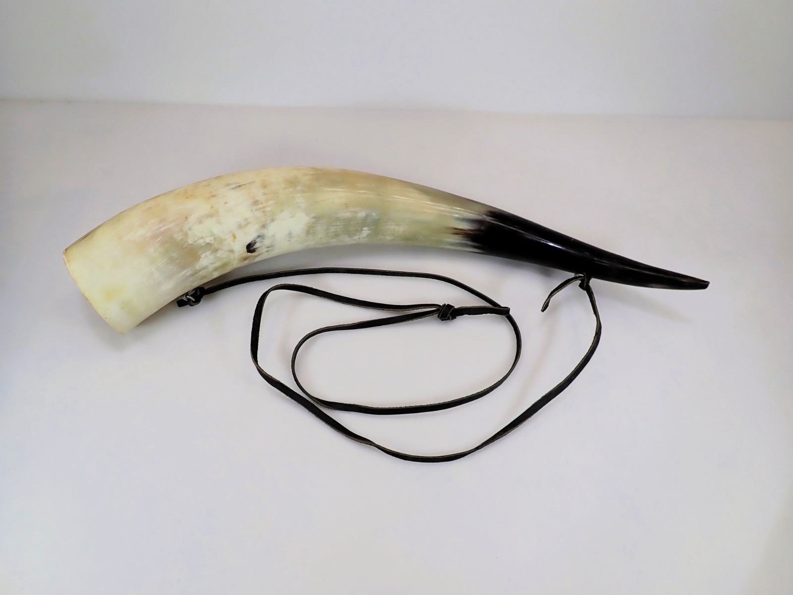 Vintage Polished Steer Horn Hunting Horn Leather Strap 20\