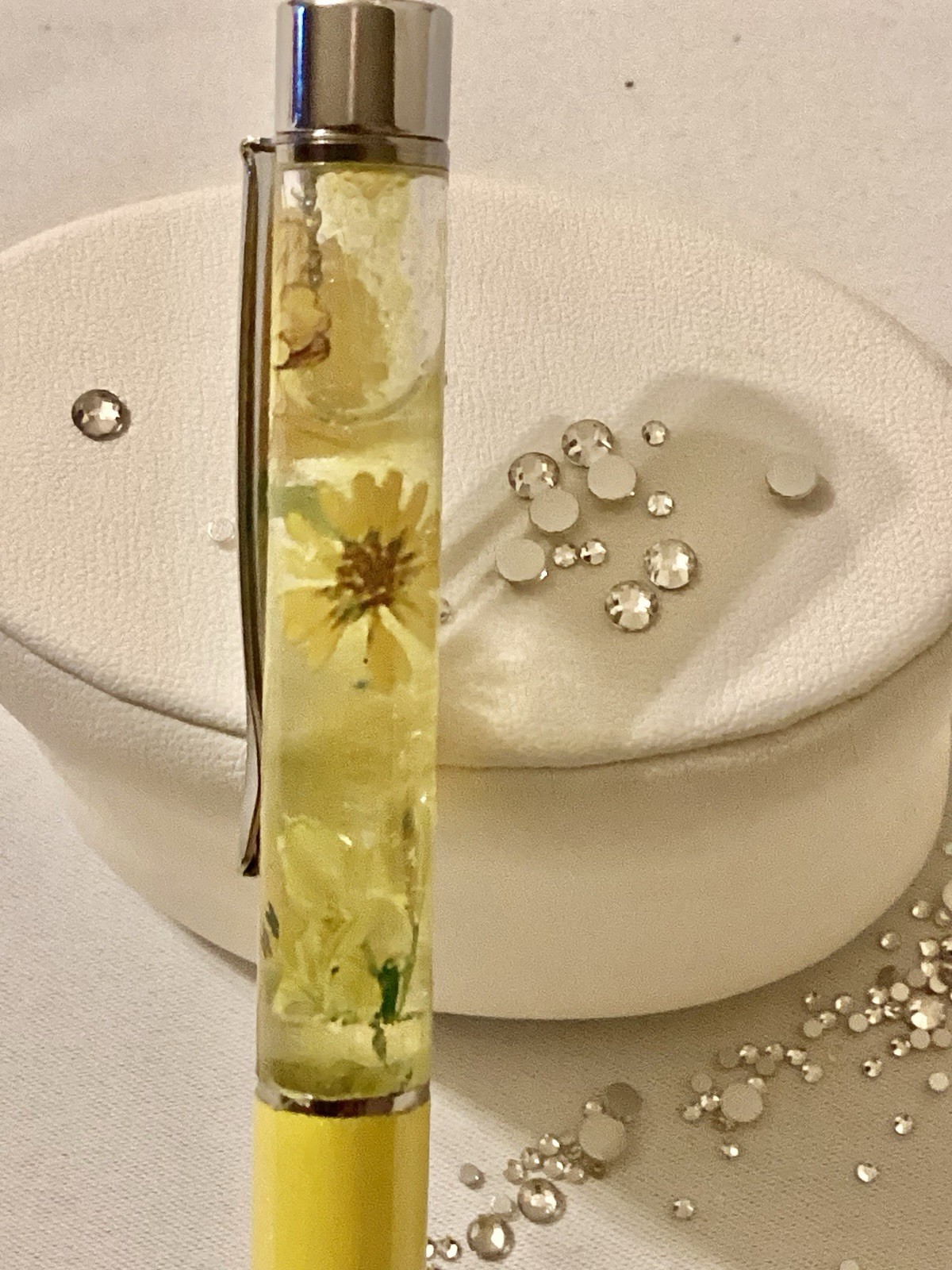 New Pretty Yellow & White Daisies w/Sparkle Glitter Yellow Float Pen