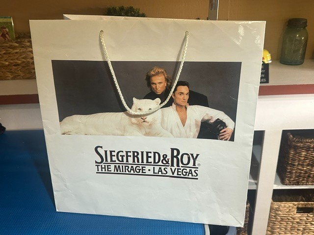 Vintage Siegfried & Roy Mirage Las Vegas Shopping Bag White Tiger Casino Vintage Siegfried & Roy Mirage Las Vegas Shopping Bag White Tiger Casino