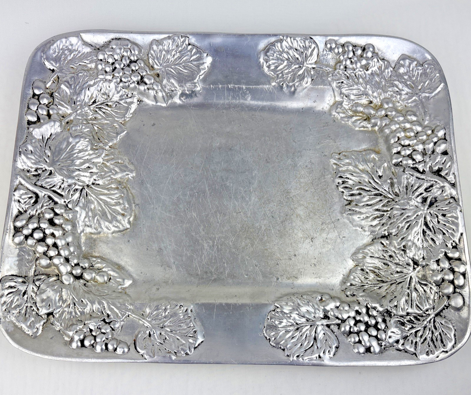 VTG Cast Aluminum Serving Platter Tray Grapes Large 17\