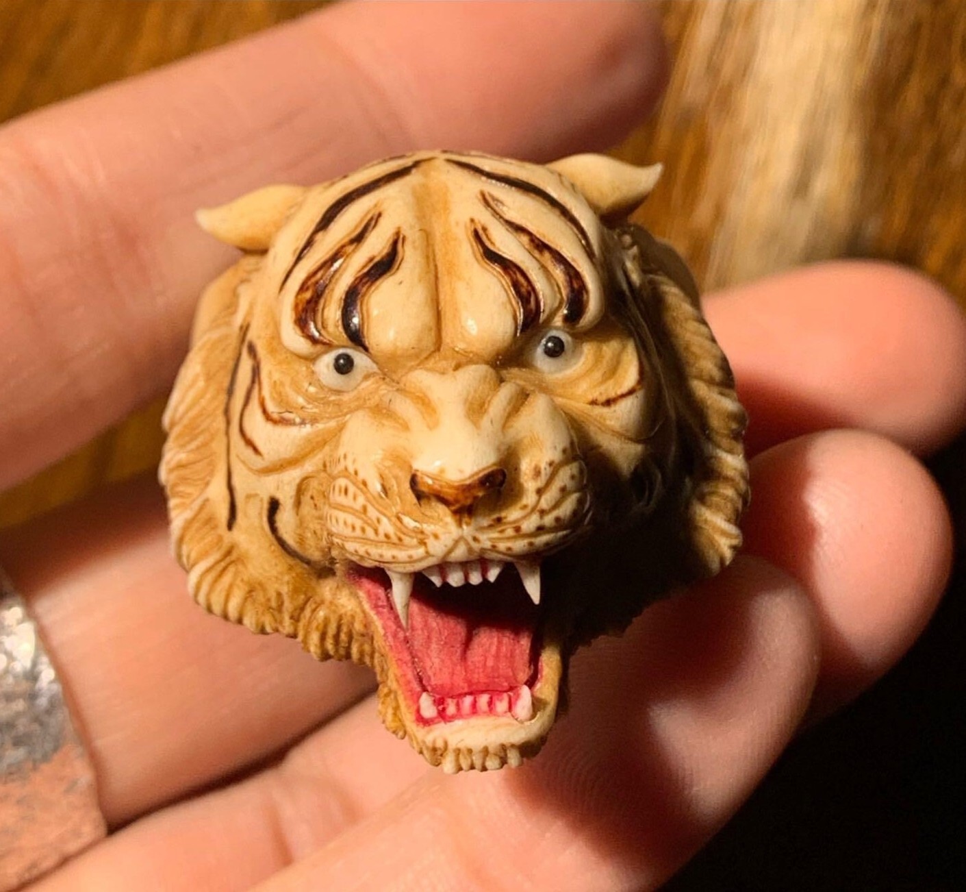 Tiger Head Ring Carved in Deer Antler Hand Carving Statue Netsuke Bead Tiger Head Ring Carved in Deer Antler Hand Carving Statue Netsuke Bead
