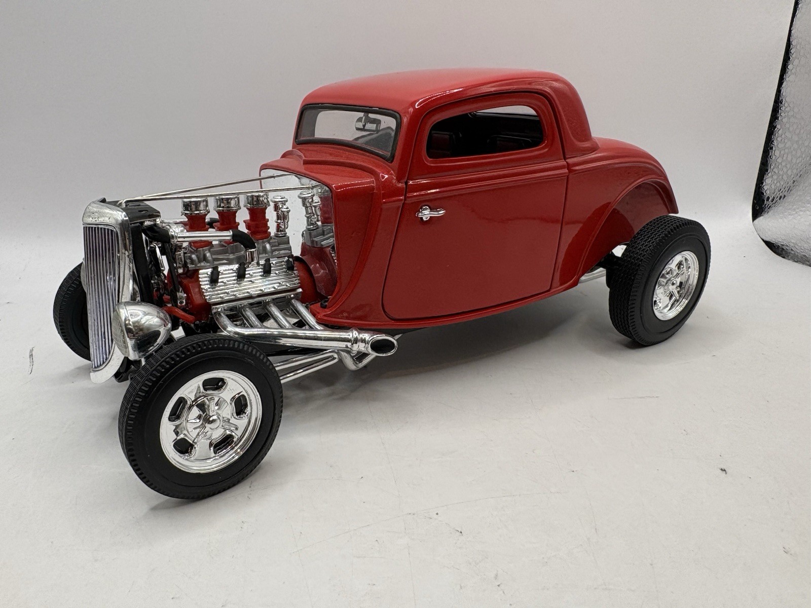 Rare ERTL 1:18 Scale AMERICAN MUSCLE 1934 RED FORD COUPE Limited Edition