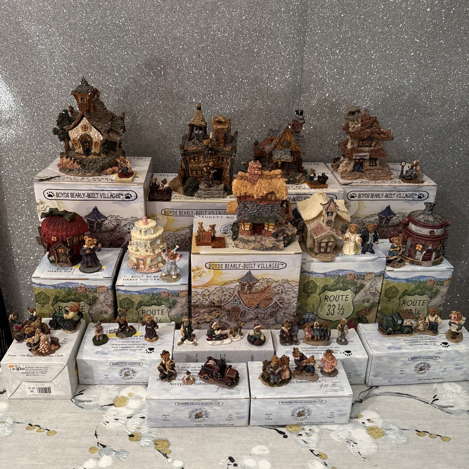 Lot 8 Boyds Town Bearly Built Villages + Route 33 1/3rd & 31 Mini Figurines Lot 8 Boyds Town Bearly Built Villages + Route 33 1/3rd & 31 Mini Figurines