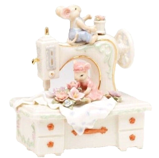 ❦ New COSMOS GIFTS Porcelain Musical Figurine SEWING MACHINE Mouse Music Box