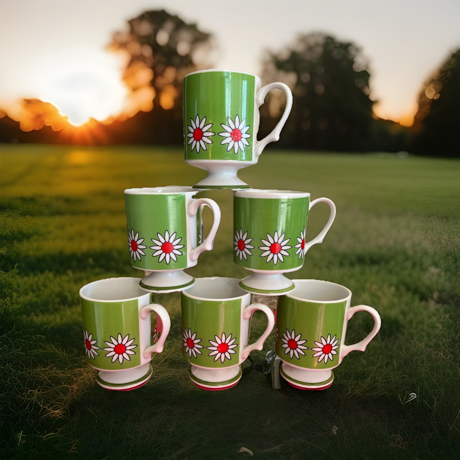 Japan 1960s vintage Starfire footed mugs “Daisy” Set Of 6 Japan 1960s vintage Starfire footed mugs “Daisy” Set Of 6