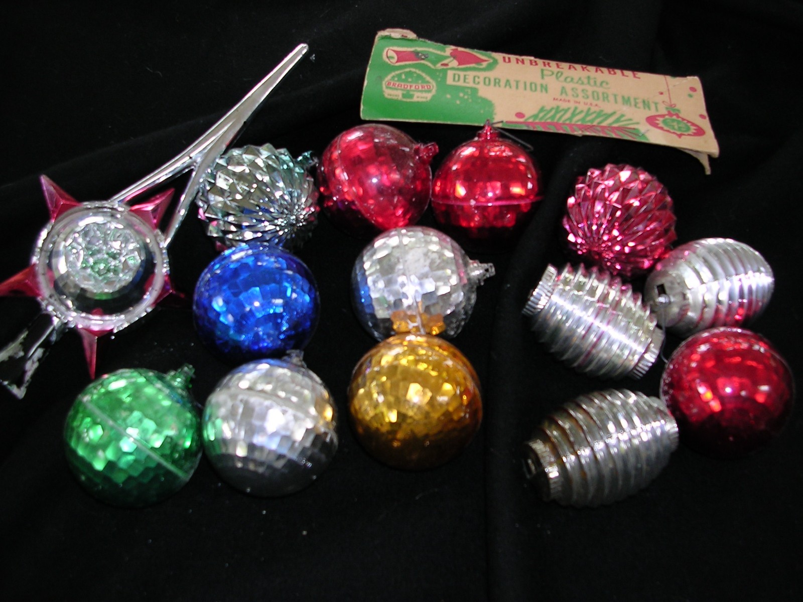 #MV Vintage 14 Hard Plastic 1950\'s Atomic Tree Topper Lantern & Round Ornaments